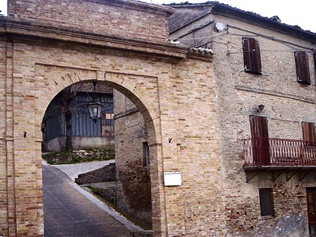 RIVELLINO DI PORTA ULPIANA DI MONTELUPONE