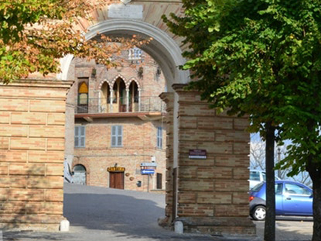 Arco di Porta Pia