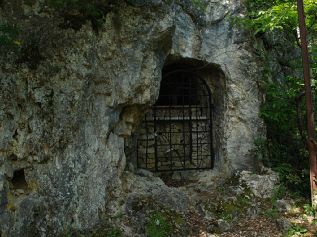 Grotta San Vittorio Pioraco