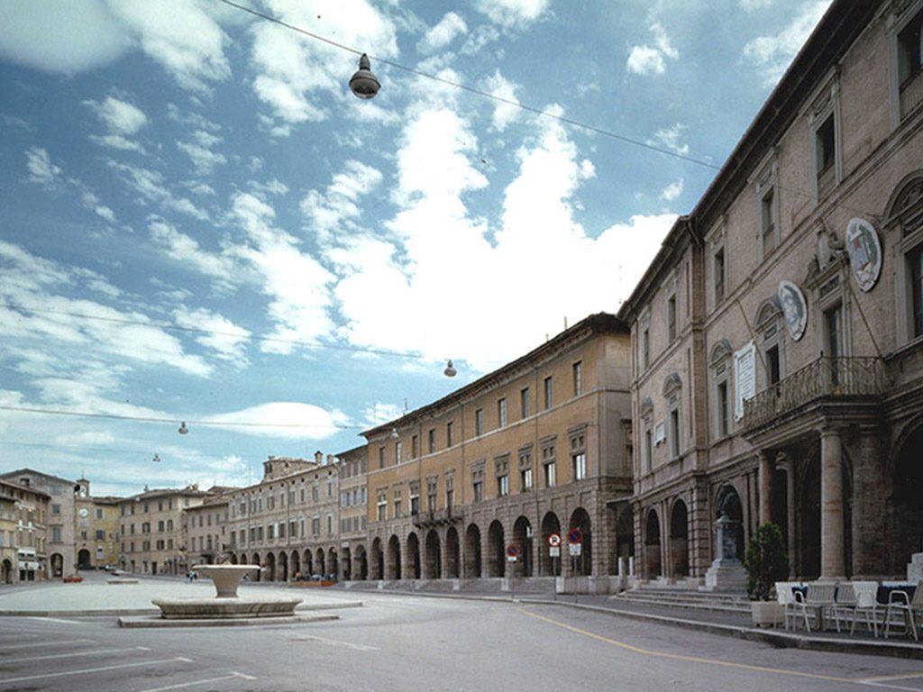 Piazza San Severino