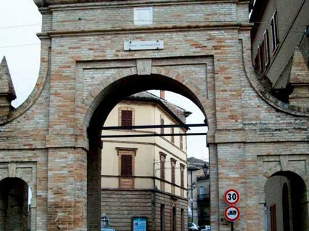 Porta Alvaro Morrovalle