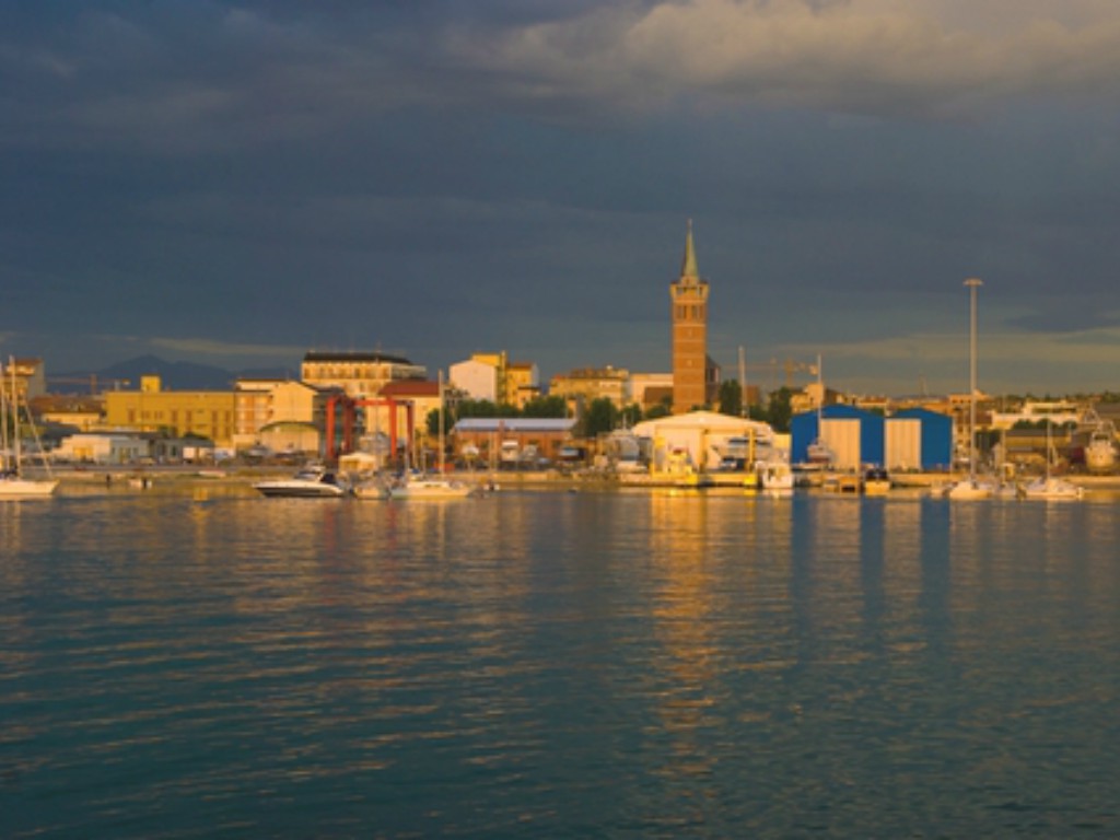 Panorama_del_porto_di_Civitanova_Marche